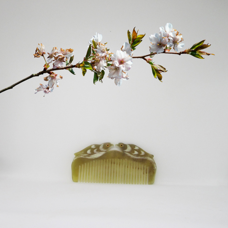 Tibet Hand Carved Yak Horn Combs - WHITE Love Birds Kissing - STYLE 1