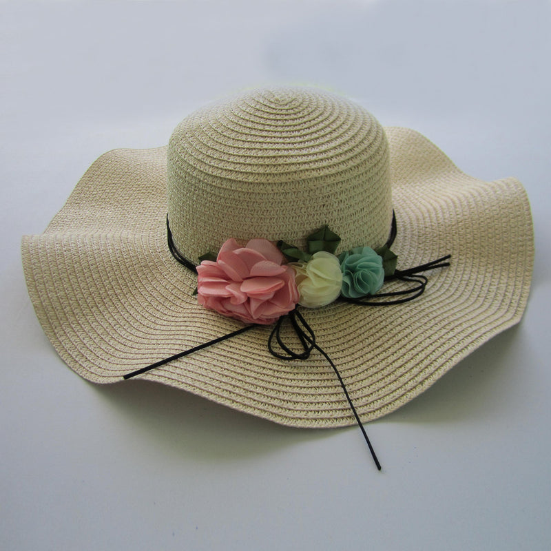 Sensational Straw Hat with flowers - Beige