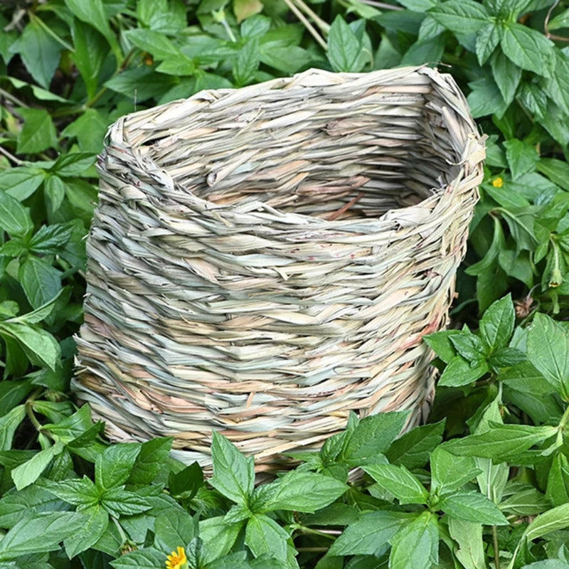 Natural straw woven bunny rabbit, hamsters, chinchillas, mice and other small pets nest tunnel