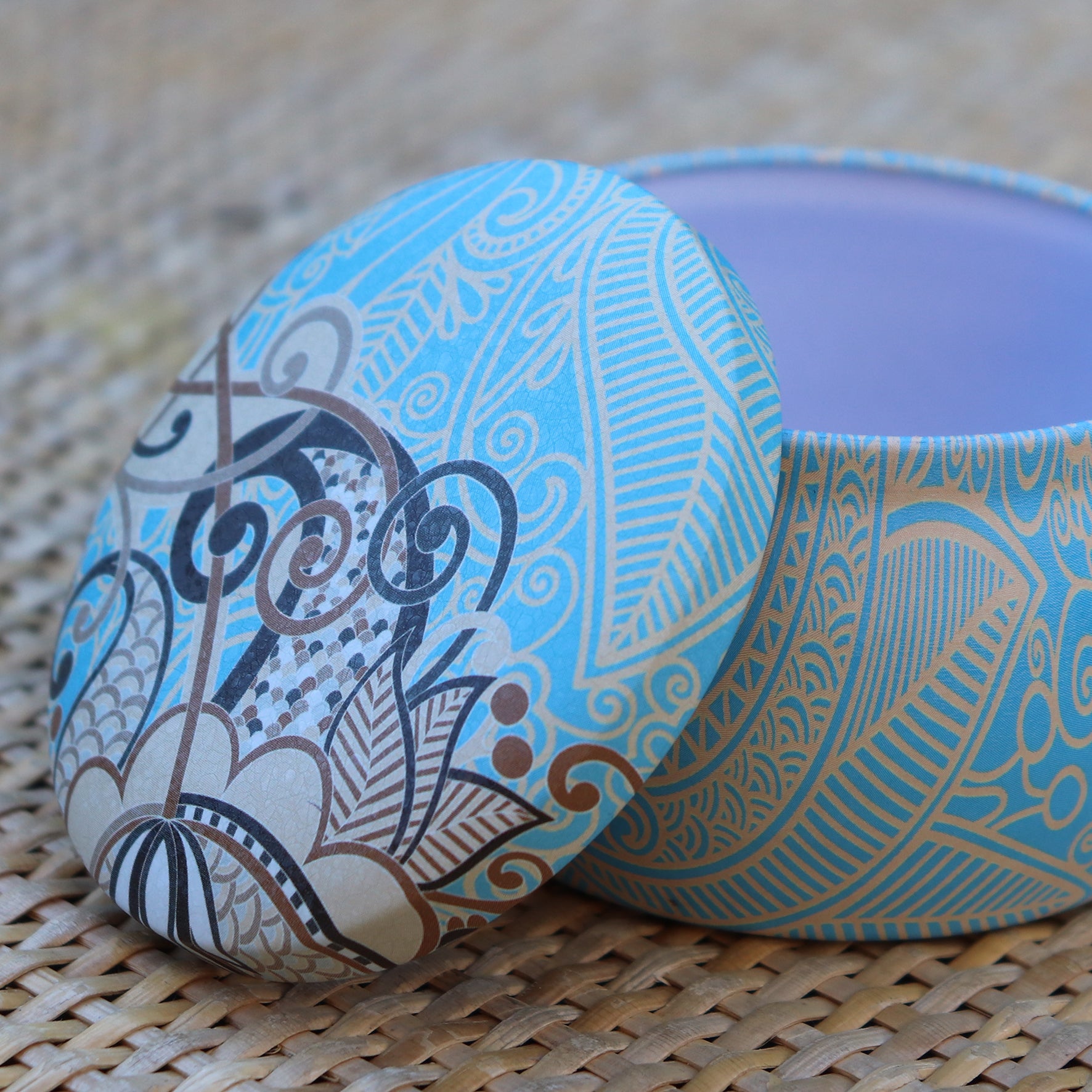 Recyclable Blue Marvel Design Iron Box