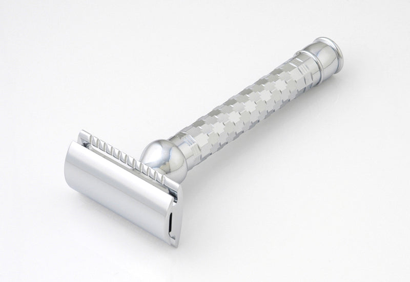 Pearl Safety Razor, Chrome in colour, Close Comb