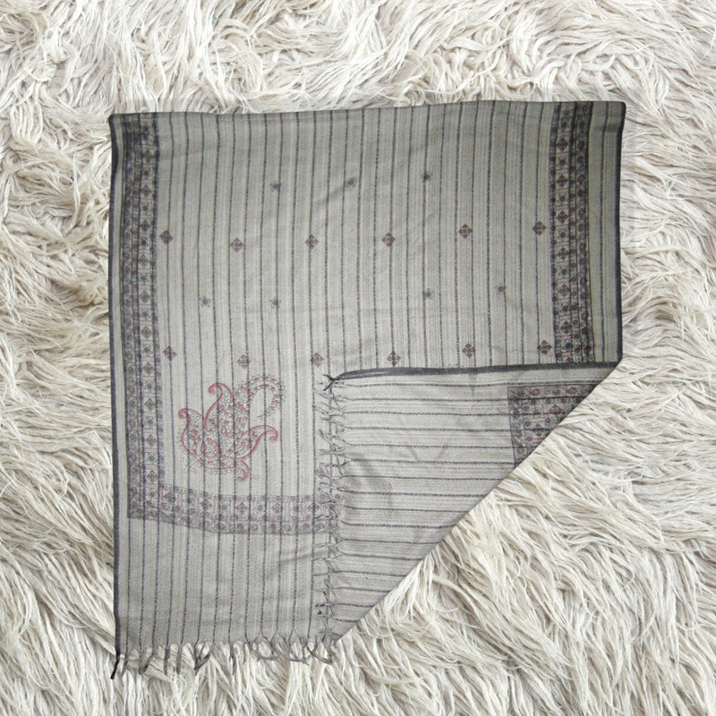 Grey shawl with dark grey pattern