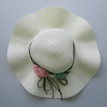 Sensational Straw Hat with flowers - White